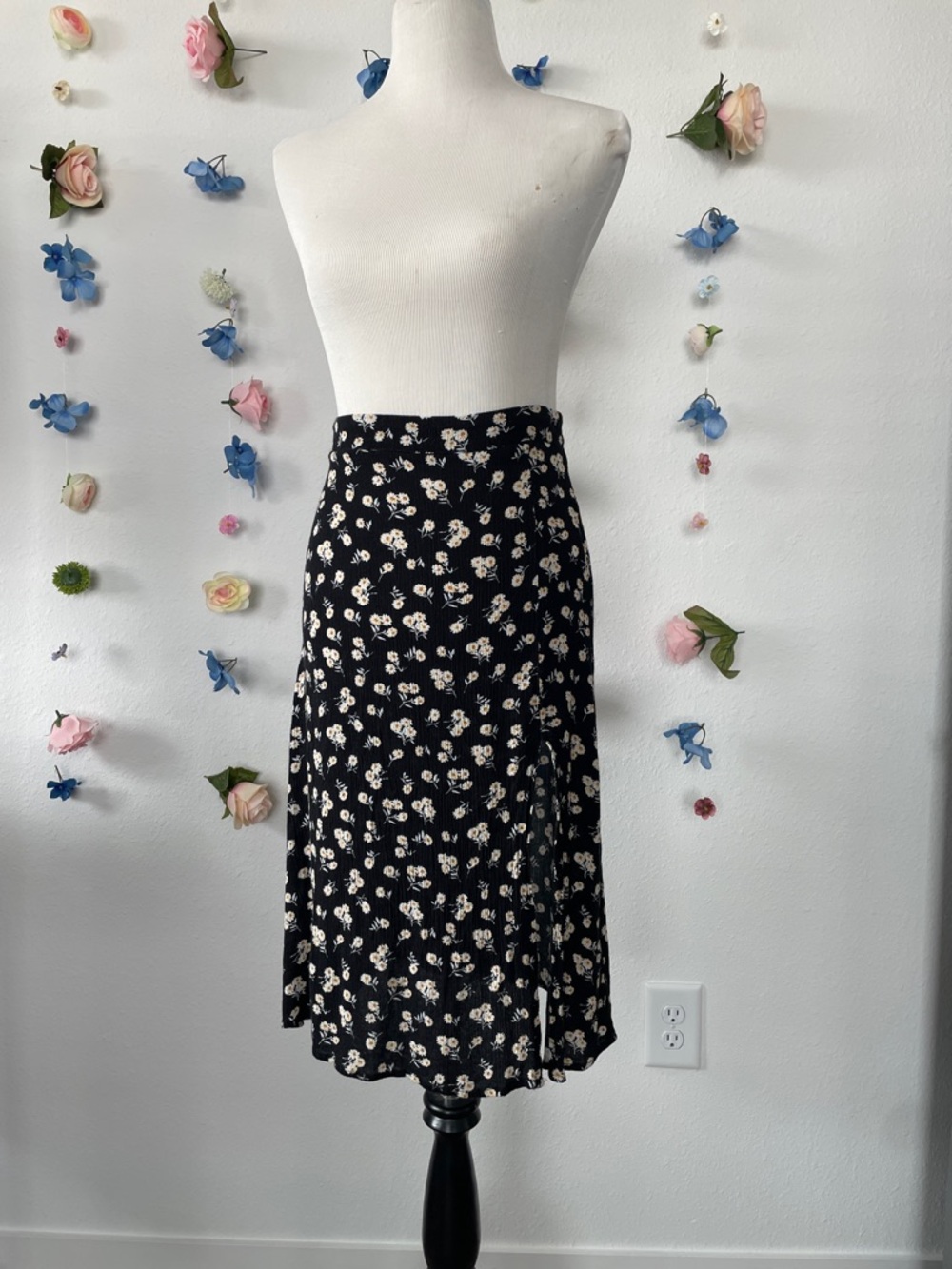 Black Floral Midi Skirt - Brand: SHEIN